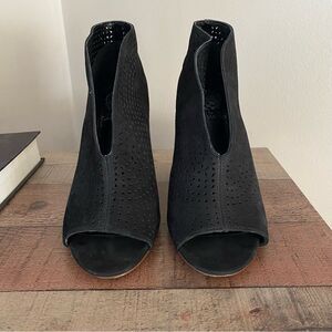 NWOB Vince Camuto Kainan open toe bootie